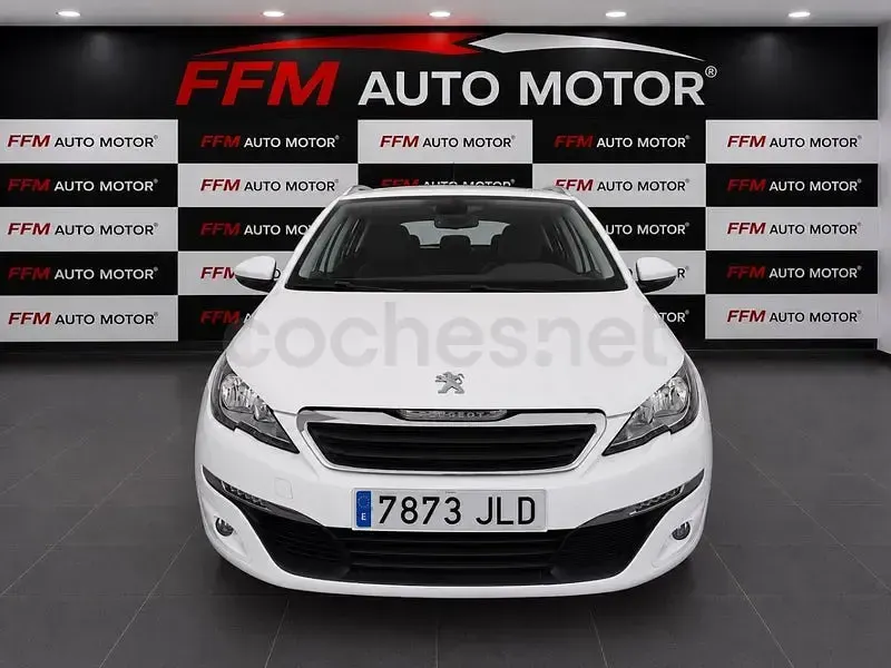 Usado Peugeot 308 SW Active 131 CV (96 kW) 2016 Blanco Familiar