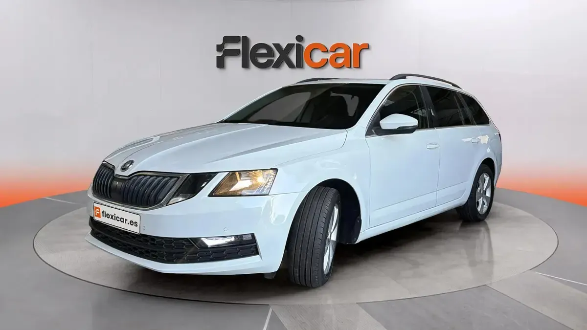 Usado Skoda Octavia Ambition 150 CV (110 kW) 2020 Blanco Familiar