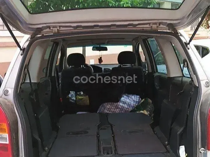 Usado Opel Zafira Elegance 100 CV (73 kW) 2002 Gris / plata Monovolumen
