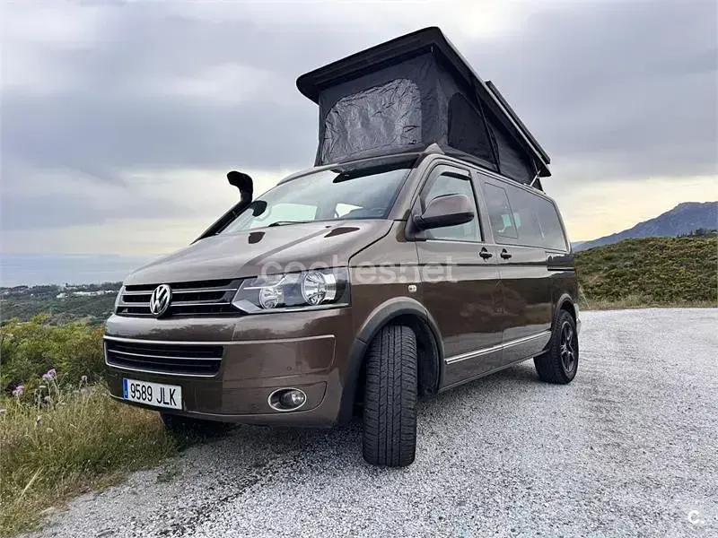 Usado VW Multivan Highline 180 CV (132 kW) 2010 Marrón Monovolumen