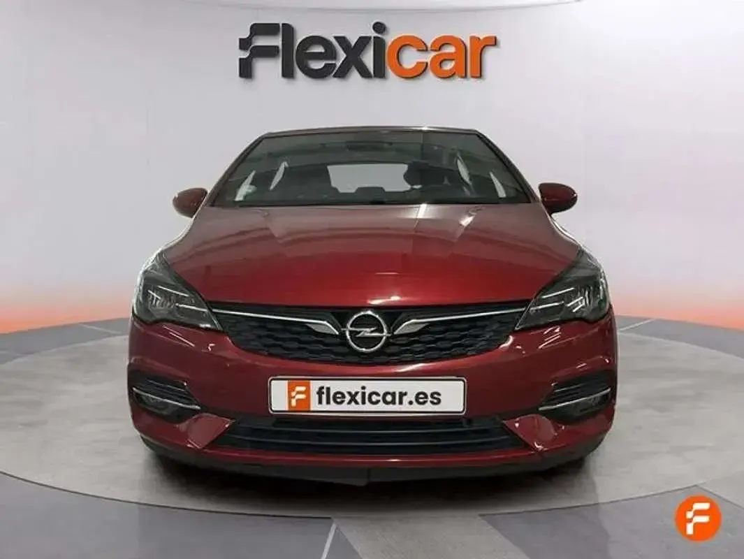 Usado Opel Astra Business Elegance 131 CV (96 kW) 2020 Rojo Familiar