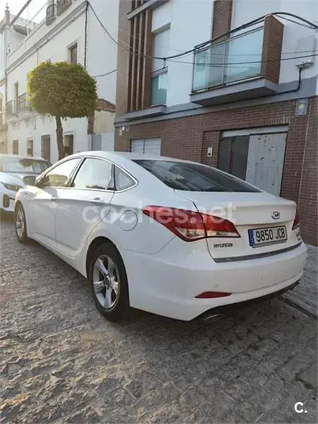 Usado Hyundai i40 115 CV (84 kW) 2015 Blanco Berlina