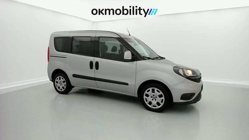 Usado Fiat Doblò 120 CV (88 kW) 2023 Gris oscuro Monovolumen