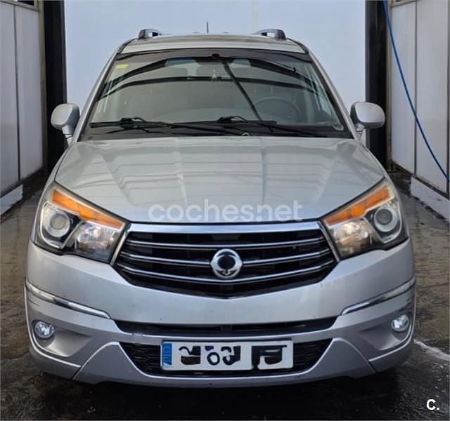 Gris / plata Usado 2013 Ssangyong (KGM) Rodius Monovolumen | 7890 € (Buen precio) - Imagen 1/3