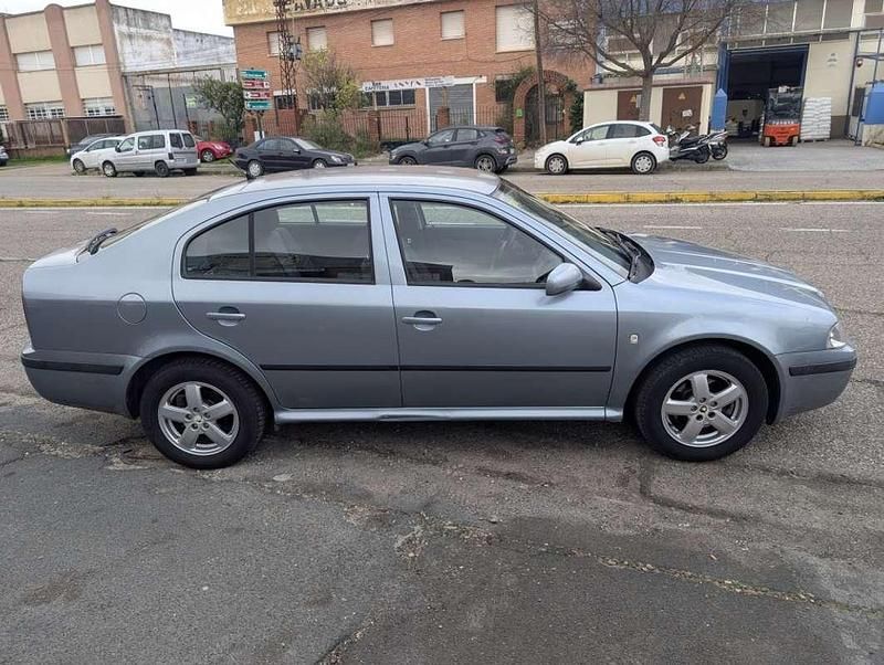 Usado Skoda Octavia 105 CV (77 kW) 2006 Gris Utilitario