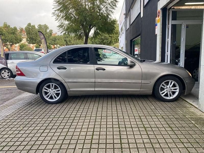 Usado Mercedes C220 Elegance 150 CV (110 kW) 2004 Beige Berlina