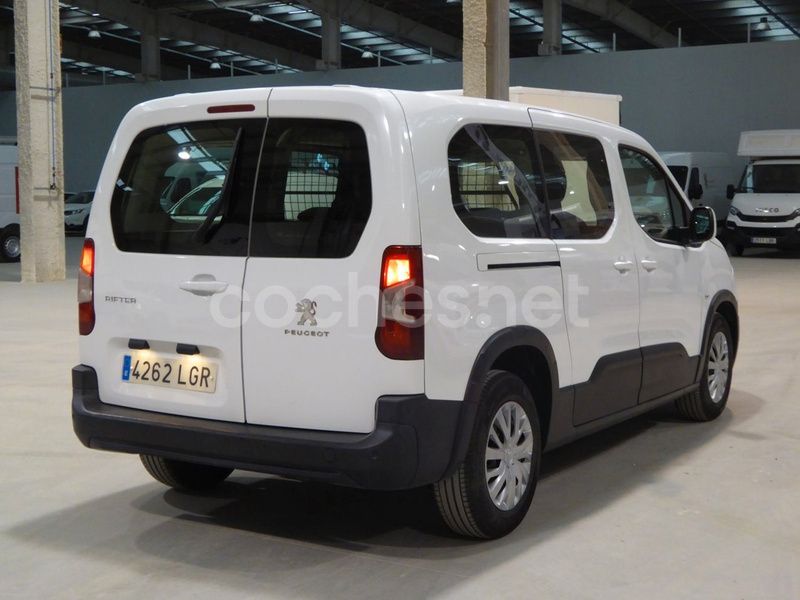 Usado Peugeot Rifter Active 100 CV (73 kW) 2020 Blanco Monovolumen