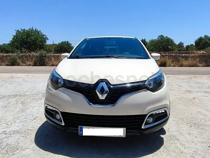 Usado Renault Captur Intens 90 CV (66 kW) 2014 Beige SUV