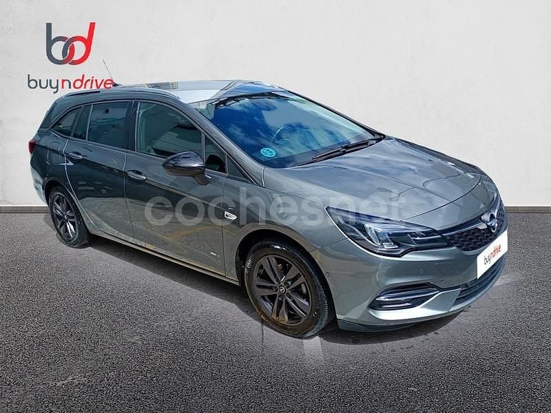 Usado Opel Astra 136 CV (100 kW) 2022 Gris / plata Berlina