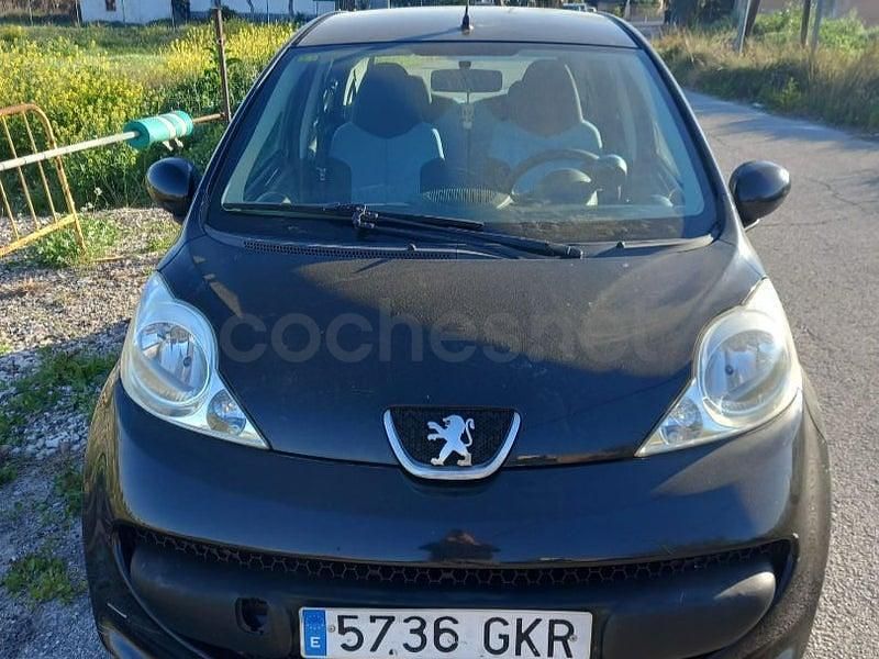 Usado Peugeot 107 68 CV (50 kW) 2008 Negro Utilitario