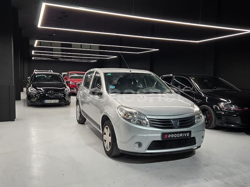 Usado Dacia Sandero Base 75 CV (55 kW) 2011 Gris / plata Berlina