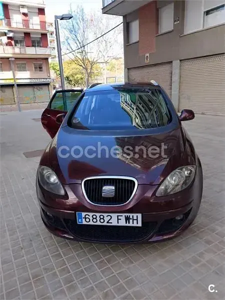 Usado Seat Altea XL Stylance 140 CV (102 kW) 2007 Granate Monovolumen