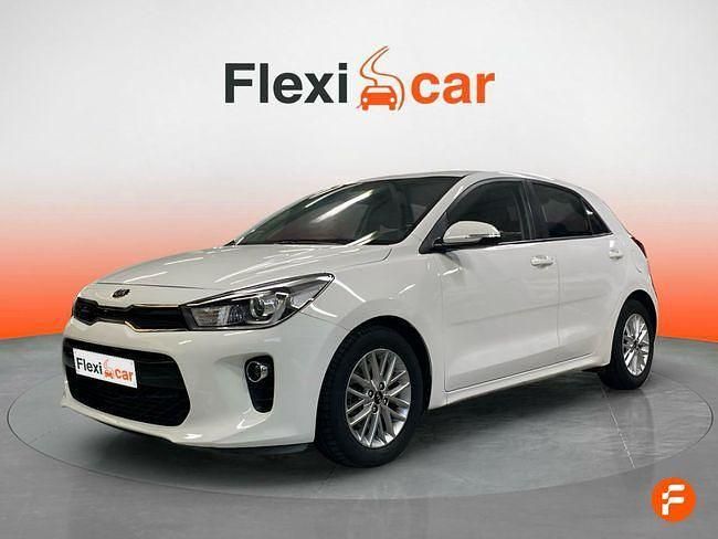 Usado Kia Rio 77 CV (56 kW) 2018 Blanco Berlina