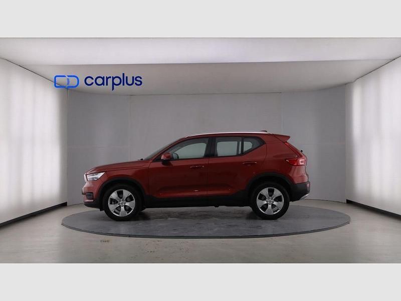 Usado Volvo XC40 Momentum 197 CV (144 kW) 2020 Rojo fusión (metalizado) SUV