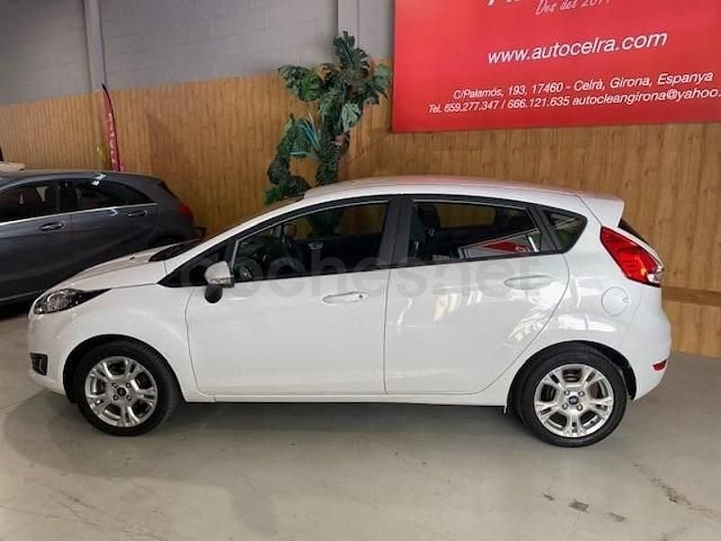 Usado Ford Fiesta Trend 82 CV (60 kW) 2013 Blanco Utilitario