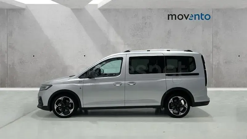 Usado Ford Grand Tourneo Connect Active 122 CV (89 kW) 2025 Gris / plata Monovolumen