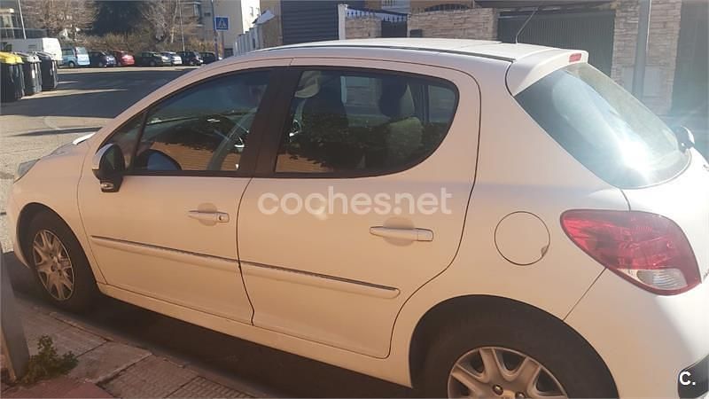Blanco Usado 2011 Peugeot 207 Business-Line Berlina | 5300 € (Precio justo) - Imagen 1/3