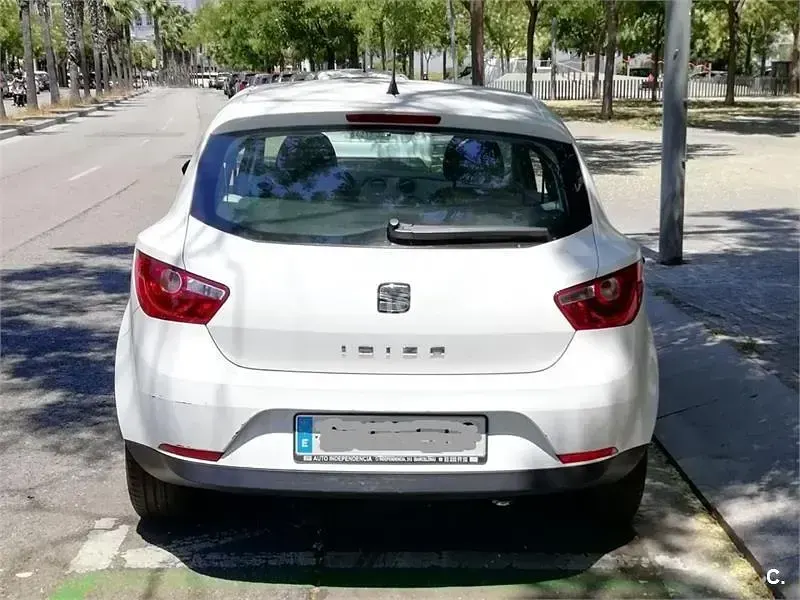 Usado Seat Ibiza SC Reference 80 CV (58 kW) 2010 Blanco Utilitario
