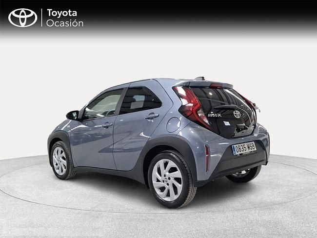 Usado Toyota Aygo X Play 72 CV (52 kW) 2024 Gris / plata SUV