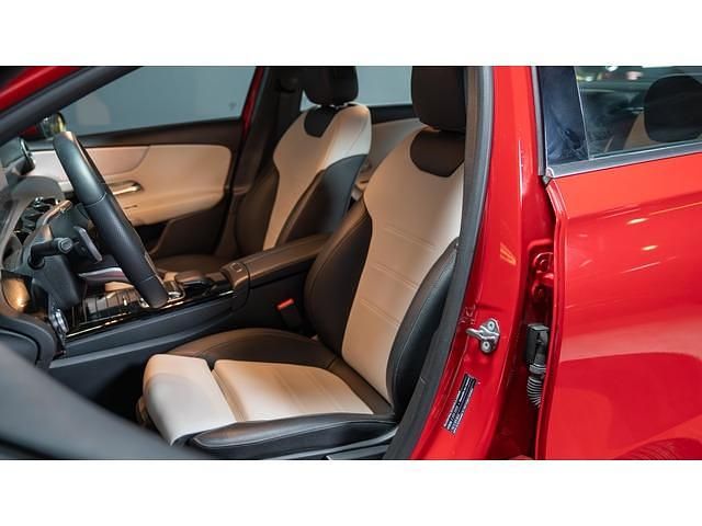 Usado Mercedes A180 116 CV (85 kW) 2020 Rojo Utilitario