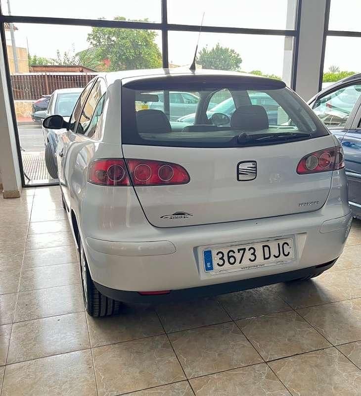 Gris Usado 2005 Seat Ibiza Reference Utilitario | 3250 € (Precio justo) - Imagen 1/4