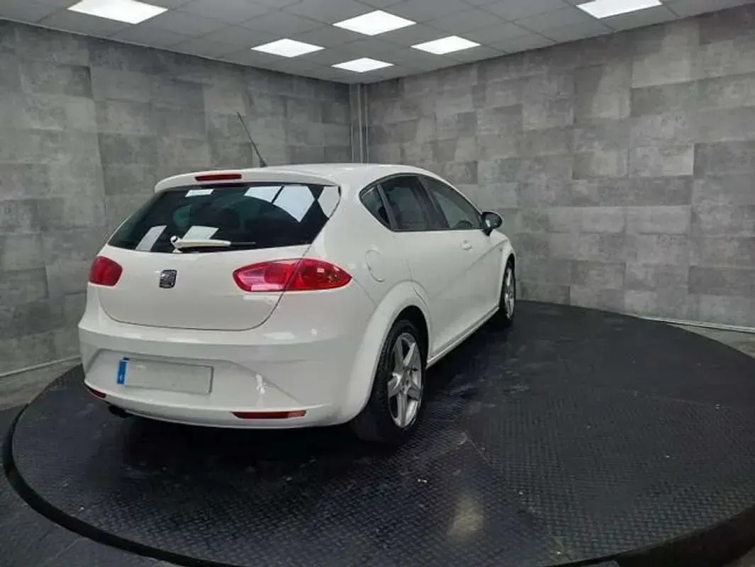 Usado Seat Leon Sport 140 CV (102 kW) 2010 Blanco Utilitario