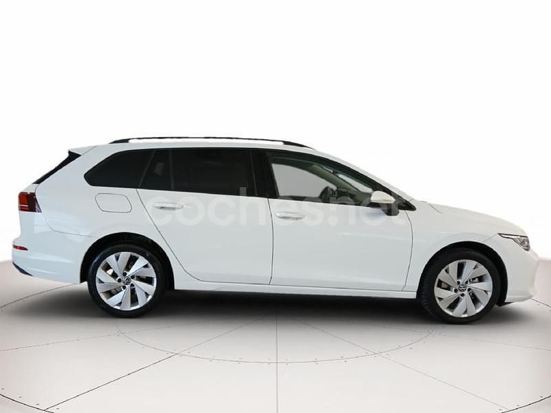 Usado VW Golf VIII Life 116 CV (85 kW) 2024 Blanco Familiar