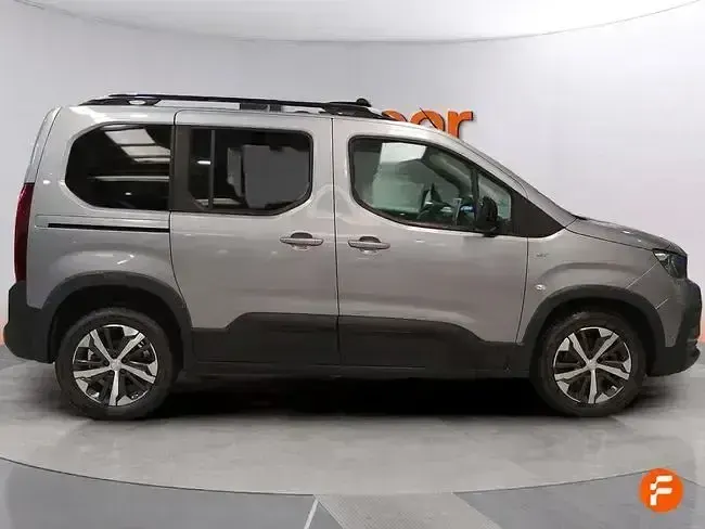 Usado Peugeot Rifter GT 130 CV (95 kW) 2023 Gris Monovolumen