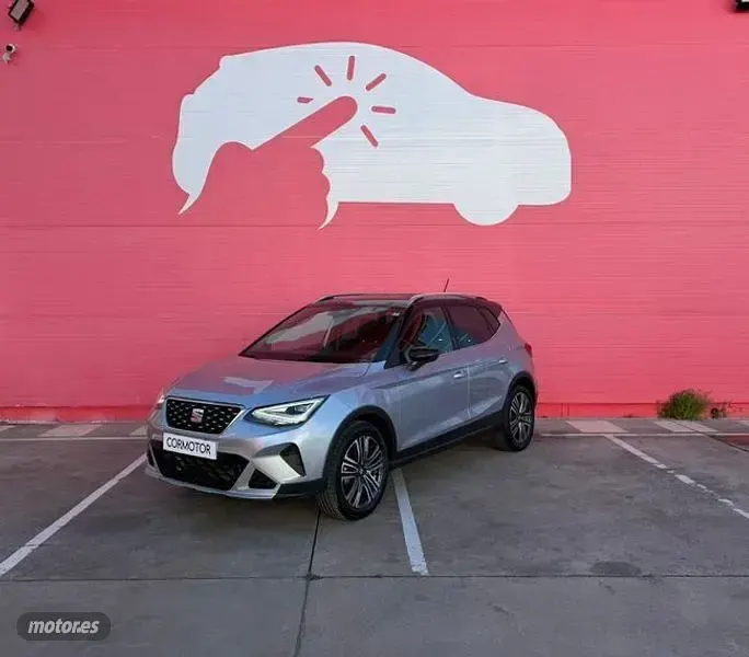 Usado Seat Arona Xperience 110 CV (80 kW) 2023 Gris SUV