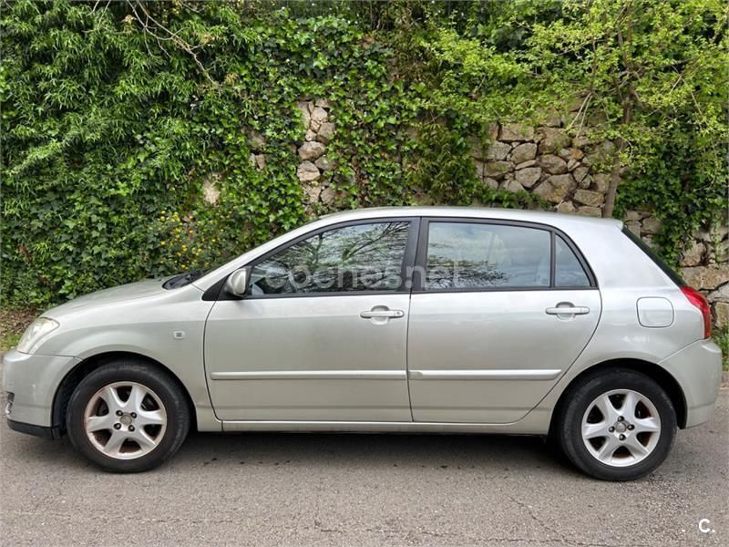 Gris / plata Usado 2006 Toyota Corolla Luna Berlina | 5000 € (Precio justo) - Imagen 1/4