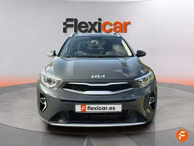 Usado Kia Stonic 84 CV (61 kW) 2022 Gris SUV
