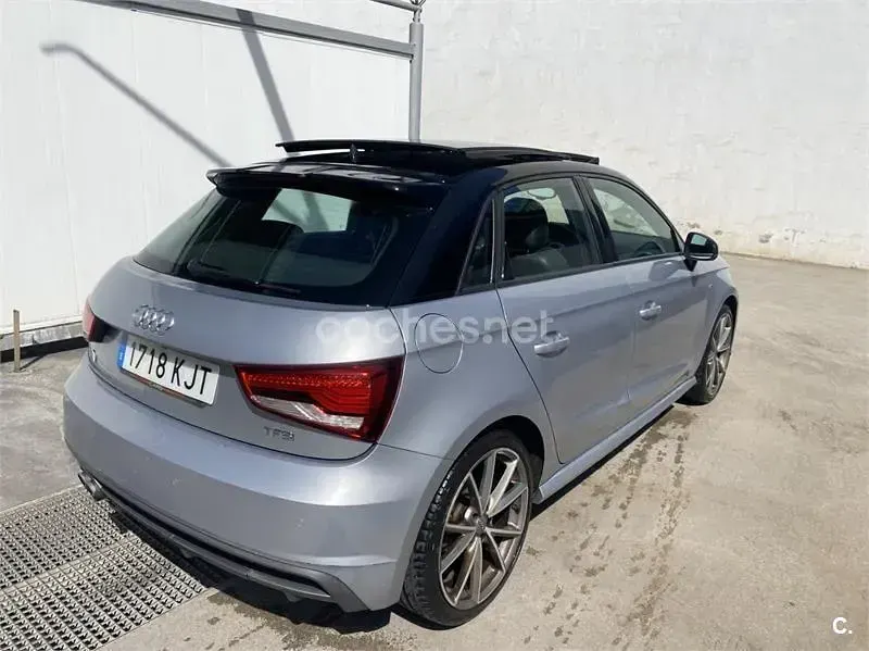 Usado Audi A1 Sportback 125 CV (91 kW) 2018 Gris / plata Utilitario
