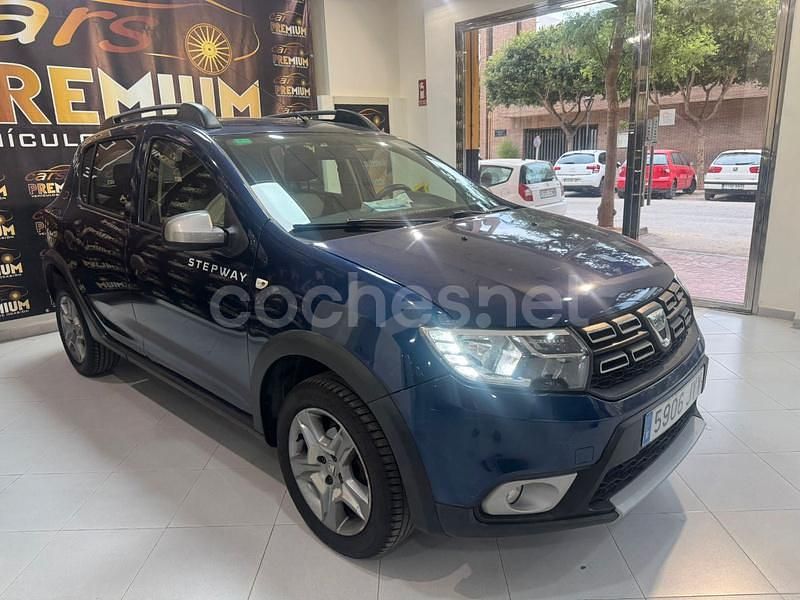 Usado Dacia Sandero Stepway 90 CV (66 kW) 2017 Azul Utilitario