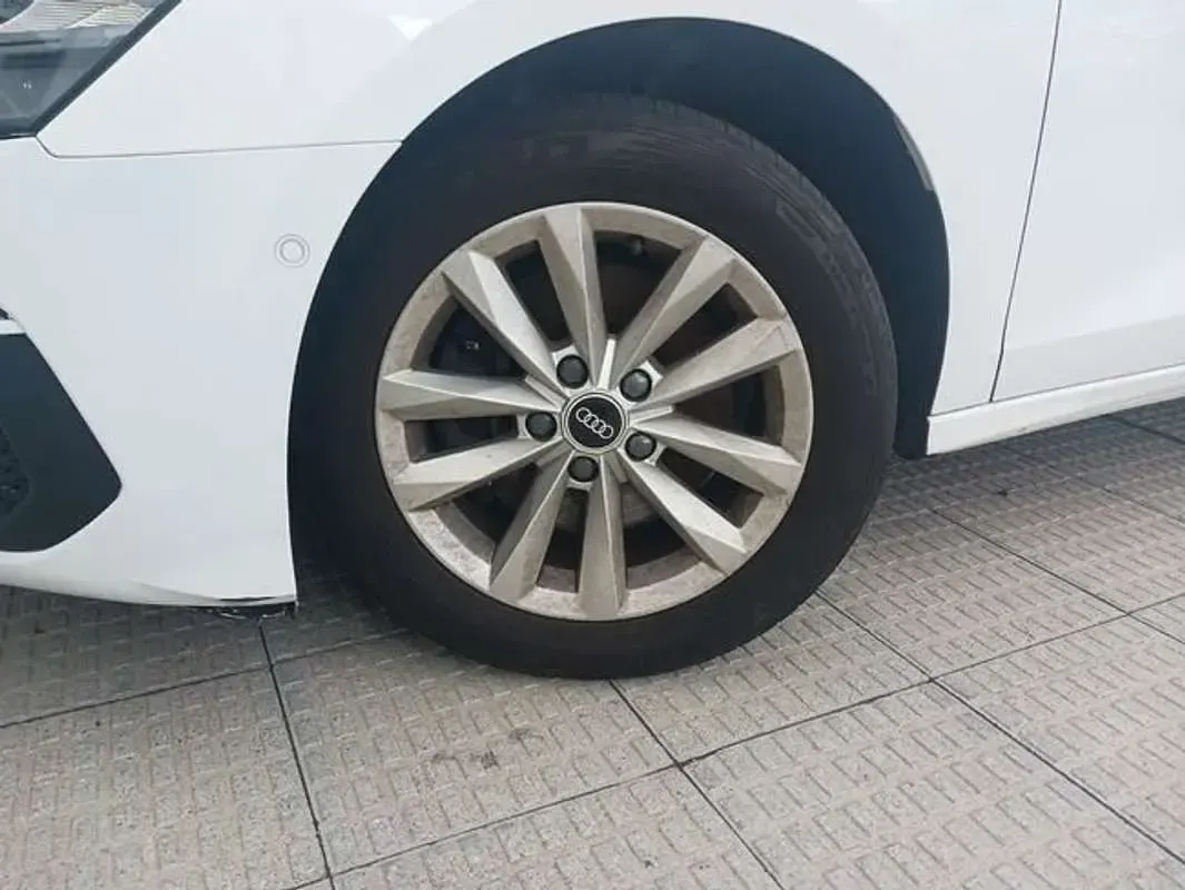 Usado Audi A3 110 CV (80 kW) 2021 Blanco Berlina