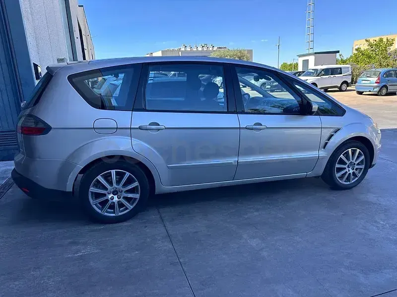 Usado Ford S-MAX Titanium 140 CV (102 kW) 2007 Gris / plata Monovolumen