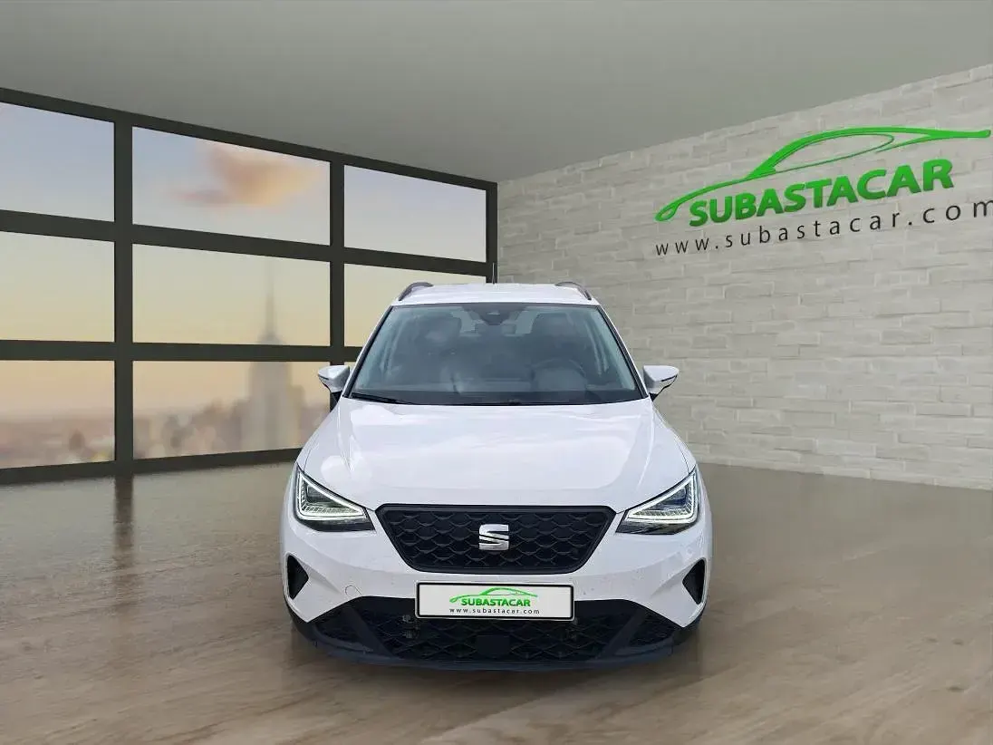 Usado Seat Arona 110 CV (80 kW) 2023 Blanco SUV