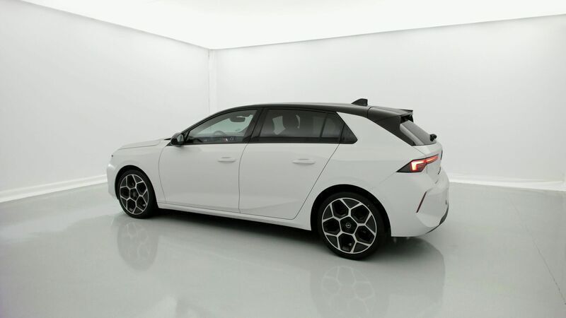 Usado Opel Astra 130 CV (95 kW) 2023 Artkis white Utilitario