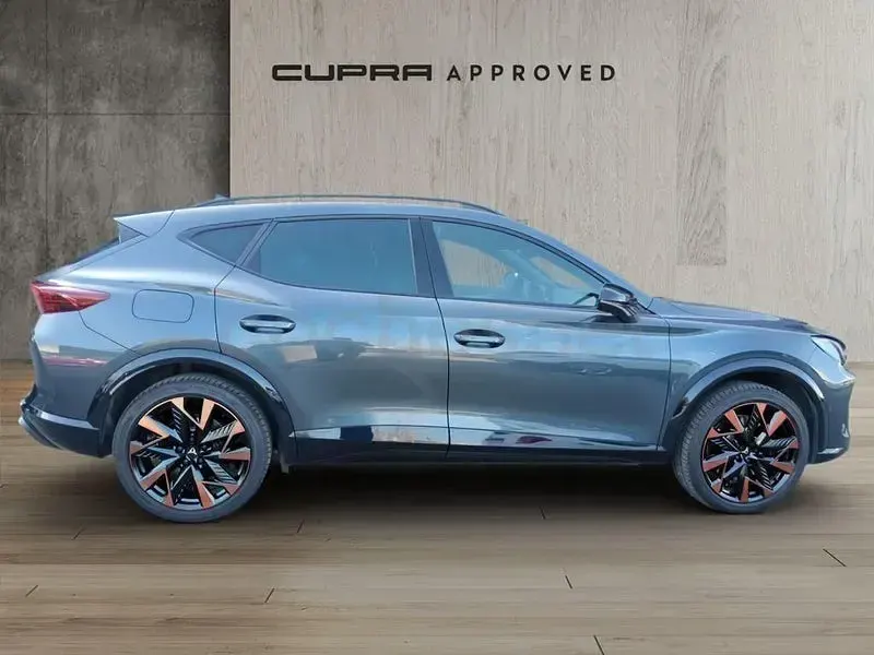 Usado Cupra Formentor VZ 272 CV (200 kW) 2024 Gris / plata SUV