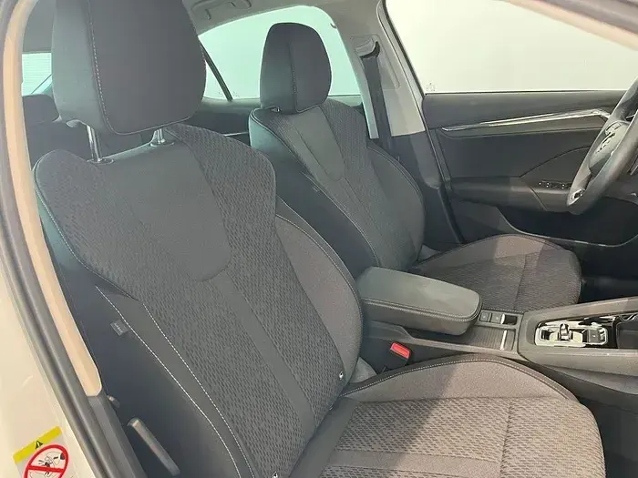 Usado Skoda Octavia Style 204 CV (150 kW) 2025 Blanco Utilitario