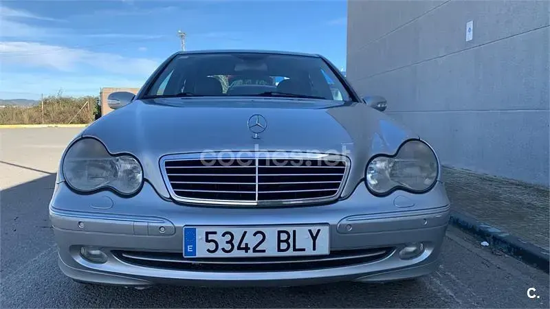 Usado Mercedes C320 Avantgarde 218 CV (160 kW) 2001 Gris / plata Berlina