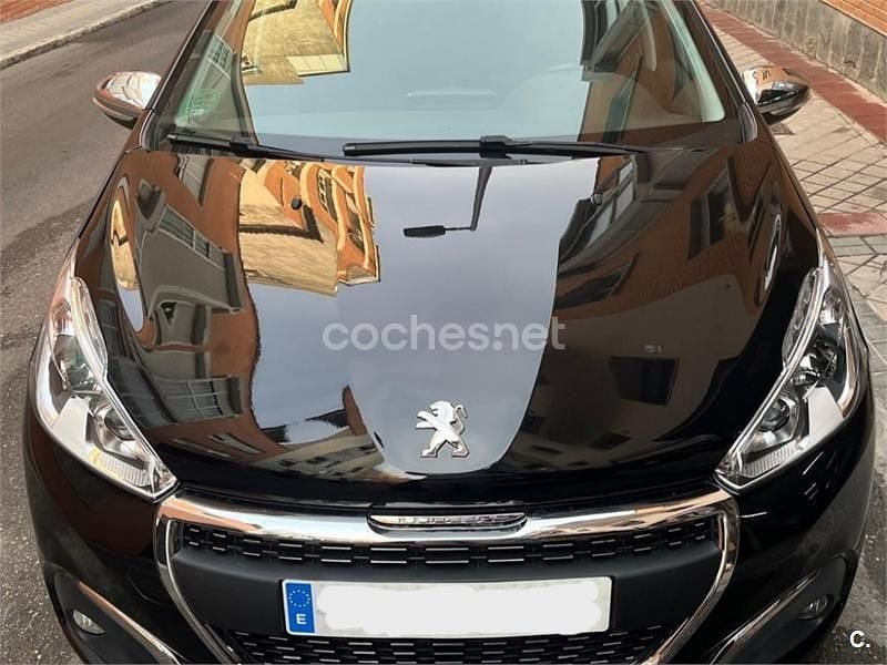 Negro Usado 2018 Peugeot 208 Allure Utilitario | 5990 € (Buen precio) - Imagen 1/4