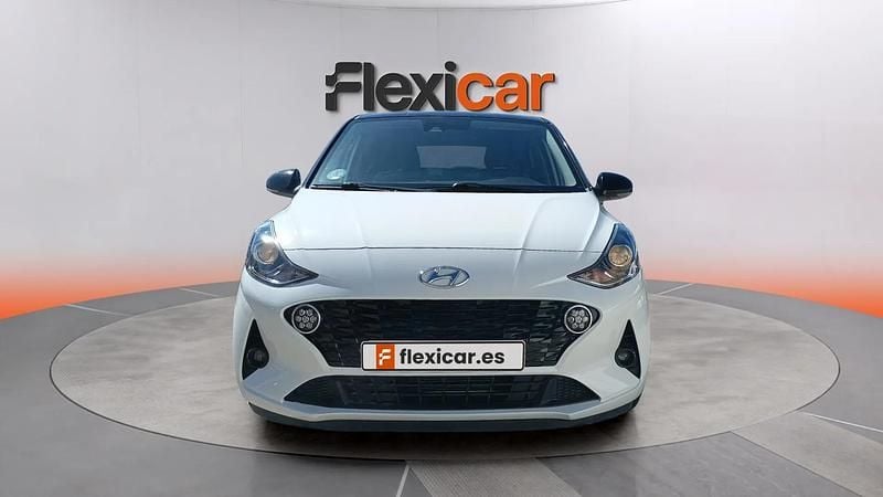 Usado Hyundai i10 84 CV (61 kW) 2021 Gris Utilitario