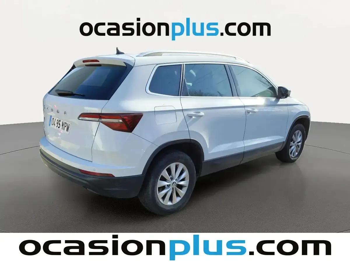 Usado Skoda Karoq Selection 115 CV (84 kW) 2024 Blanco SUV