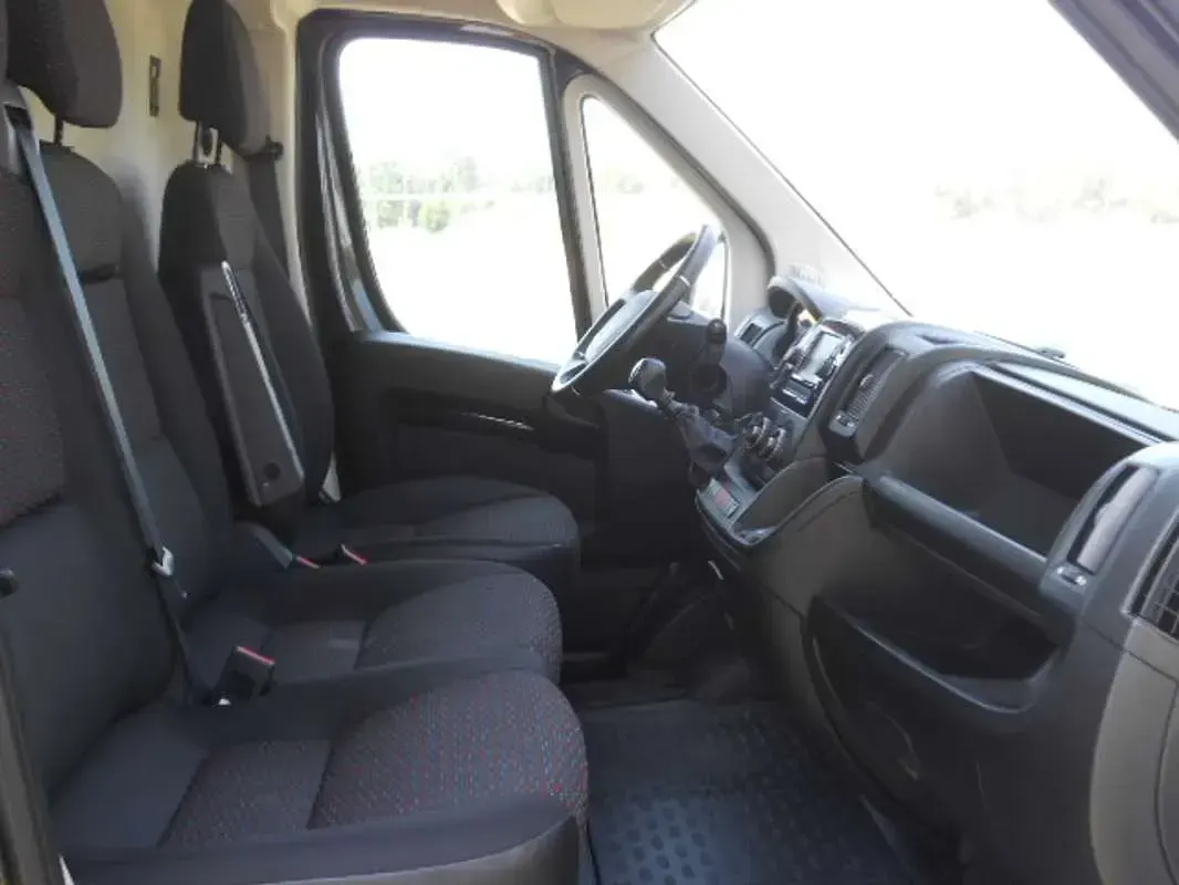 Usado Peugeot Boxer S 120 CV (88 kW) 2020 Negro Van