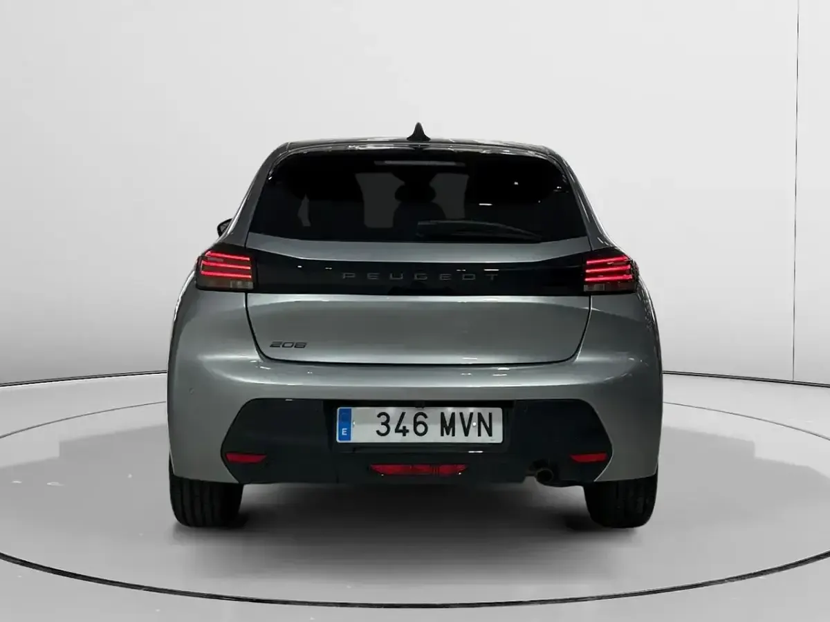 Usado Peugeot 208 Allure 101 CV (74 kW) 2024 Gris Utilitario