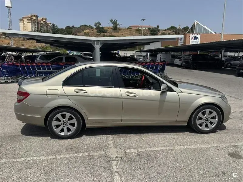 Usado Mercedes C200 136 CV (100 kW) 2010 Beige Berlina