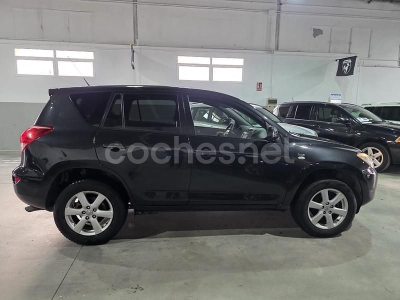 Usado Toyota RAV4 Executive 136 CV (100 kW) 2008 Gris / plata SUV
