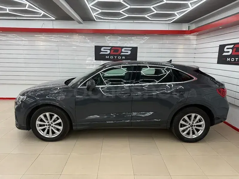 Usado Audi Q3 Sportback Advanced 150 CV (110 kW) 2021 Gris / plata SUV