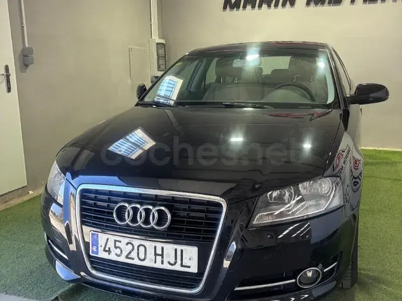 Usado Audi A3 Sportback Attraction 105 CV (77 kW) 2012 Negro Utilitario