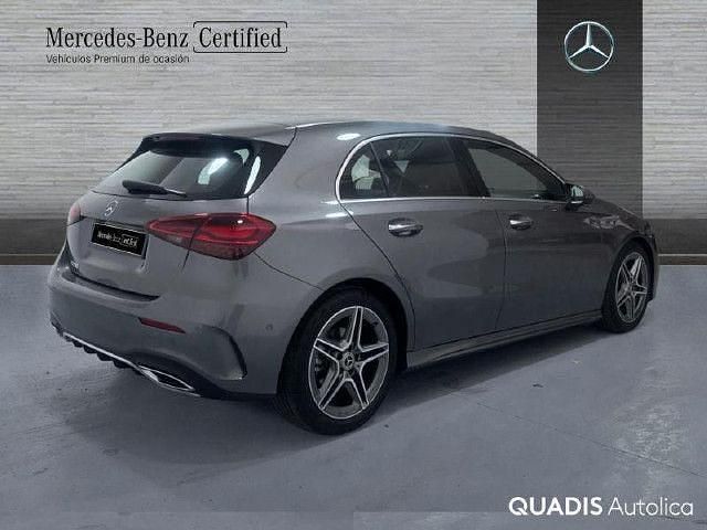 Usado Mercedes A180 AMG line 136 CV (100 kW) 2025 Gris montaña